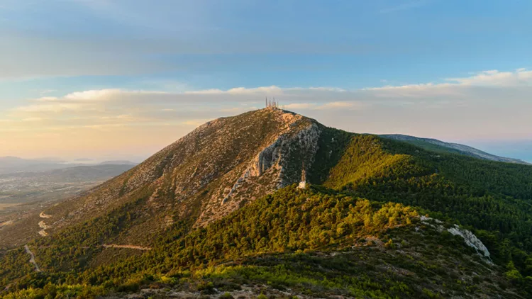 Πέντε διαδρομές που αξίζει να κάνετε στον Υμηττό