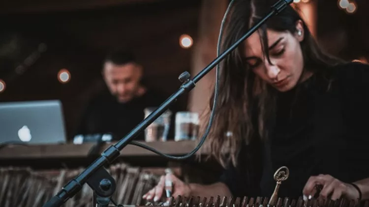 Tο «Andronis Arcadia» υποδέχεται τους Valeron & Band