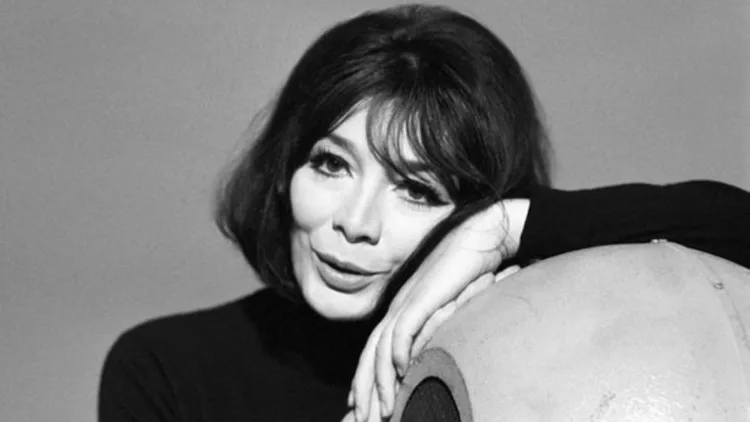 Η Juliette Greco λάμπει στους ουρανούς