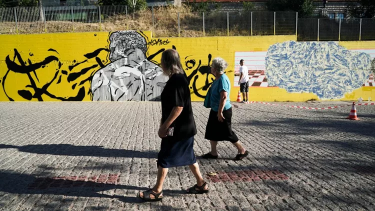 Μια μεγάλη street art τοιχογραφία ξεφύτρωσε στην οδό Θεσσαλονίκης