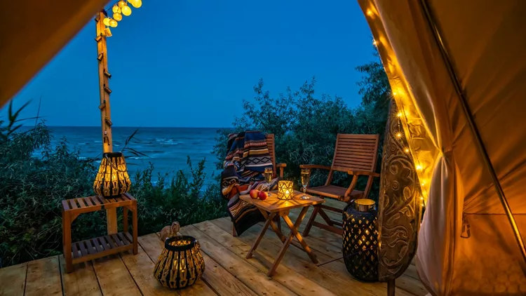 Θεσπίστηκε σήμα Glamping από το Υπουργείο Τουρισμού