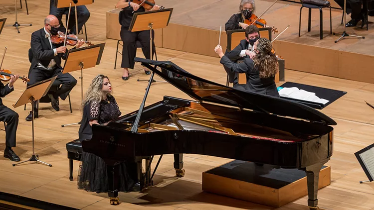 Έντονο γυναικείο άρωμα σε επιτυχημένη συναυλία της Κρατικής Ορχήστρας Αθηνών