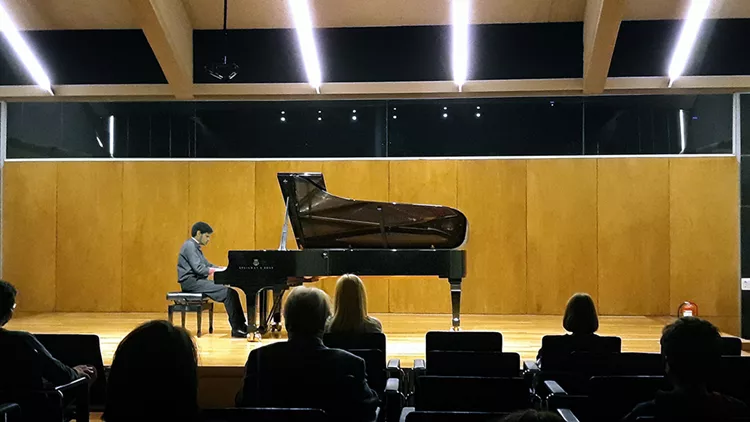 Ενδιαφέρον ρεσιτάλ Δεστούνη με δημοφιλείς σονάτες για πιάνο Μπετόβεν