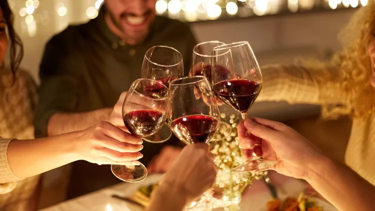 Τι κρασί πίνουμε στο γιορτινό τραπέζι;