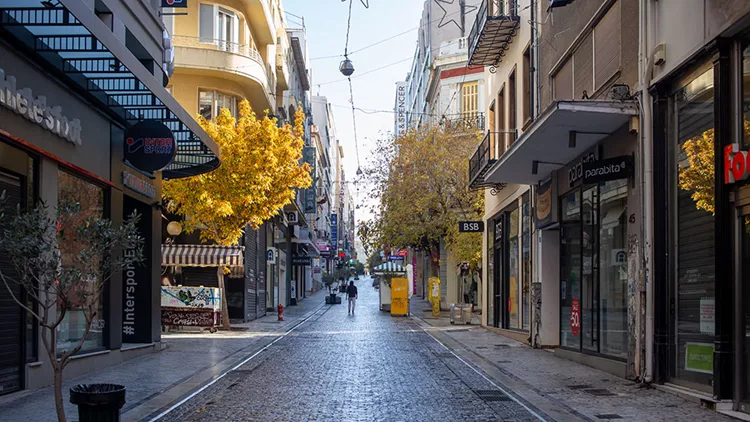 Η Αττική μπαίνει στο «κόκκινο» - Τα νέα μέτρα που θα ισχύσουν