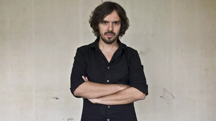 Ο Μιχάλης Κωνσταντάτος και τα ατίθασα «Μικρά Όμορφα Άλογα»