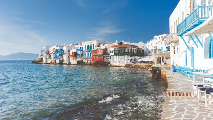 Ταξιδιωτική επανεκκίνηση: Πώς (και ποιοι) θα ταξιδέψουμε φέτος;