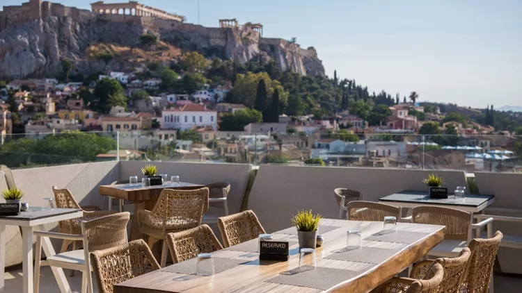 Thea Terrace Bar And Restaurant: Σε απόσταση αναπνοής από την Ακρόπολη