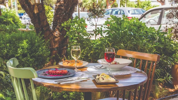 Mezze Glyfada: Βάζουμε στη μέση αγαπημένες γεύσεις με δημιουργική διάθεση