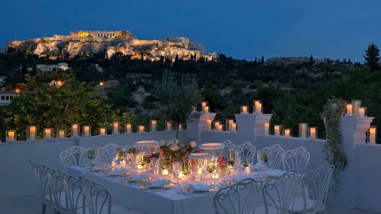 Kuzina: Στην tarazza που ατενίζει την Ακρόπολη