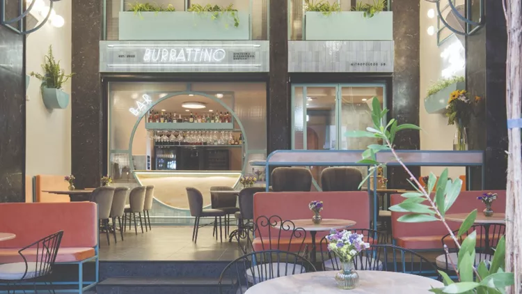 Burratino: Ιταλιάνικη spritz στην αυλή της οδού Μητροπόλεως