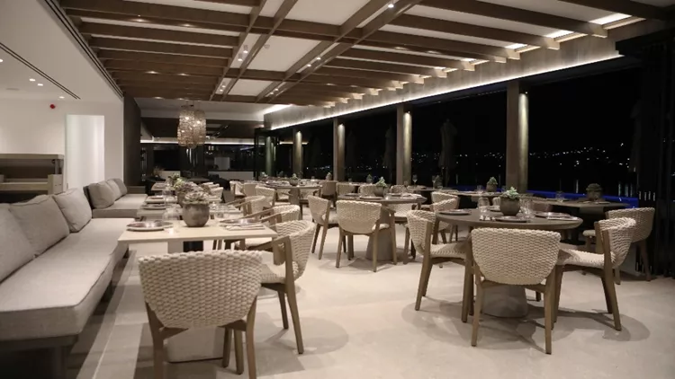 Μια βραδιά στο ολοκαίνουργιο «Cove» της Μυκόνου