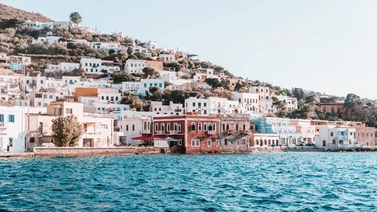 Λέρος: Το νησί των Δωδεκανήσων που έχει ξεγλιστρήσει από τα... - Athinorama.gr