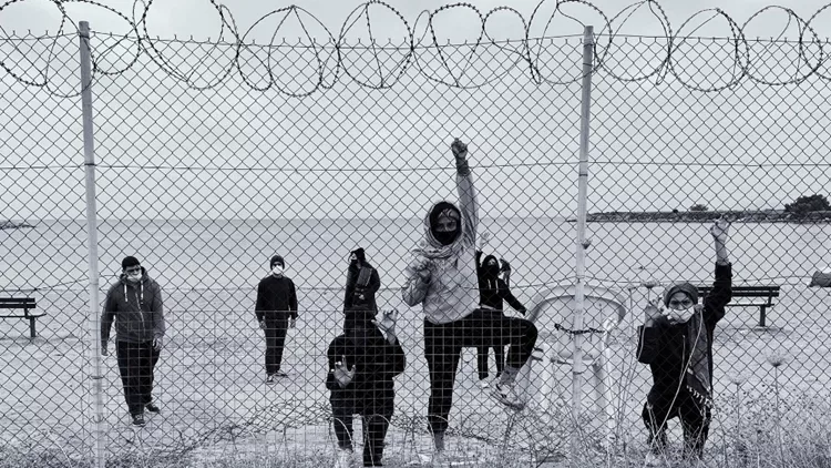 Νέοι ερμηνευτές συνομιλούν με τις «Ικέτιδες» στο λόφο των Νυμφών