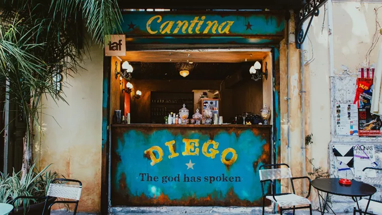 Στο «Diego» απολαμβάνεις street food με άποψη σε εξωτικό σκηνικό