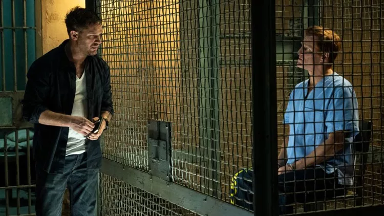 «Venom 2»: Δείτε τον Γούντι Χάρελσον να «ισοπεδώνει» τον Τόμ Χάρντι