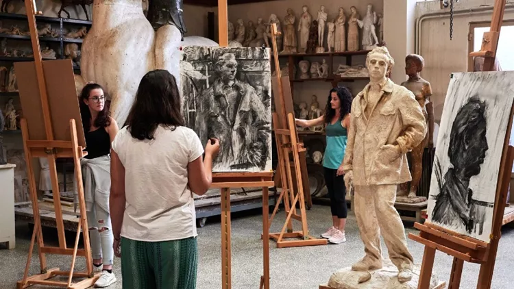 Το εργαστήριο του Γιάννη Παππά μετατρέπεται σε φυτώριο νέων καλλιτεχνών από το Μουσείο Μπενάκη