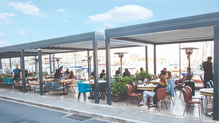 Περπατάμε στο νέο Μικρολίμανο: Τι λένε ο δήμαρχος και οι επιχειρηματίες 