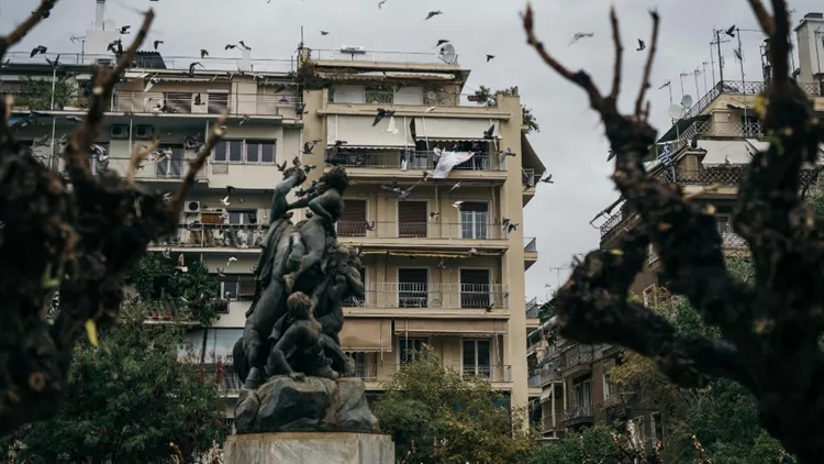 Κάτι τρέχει στην Πλατεία Βικτωρίας: Καλλιτέχνες παρεμβαίνουν μαζί με τους κατοίκους