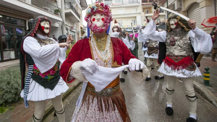 5 ιδέες για αποδράσεις στην Ελλάδα με αποκριάτικο feeling έστω και χωρίς παρελάσεις 