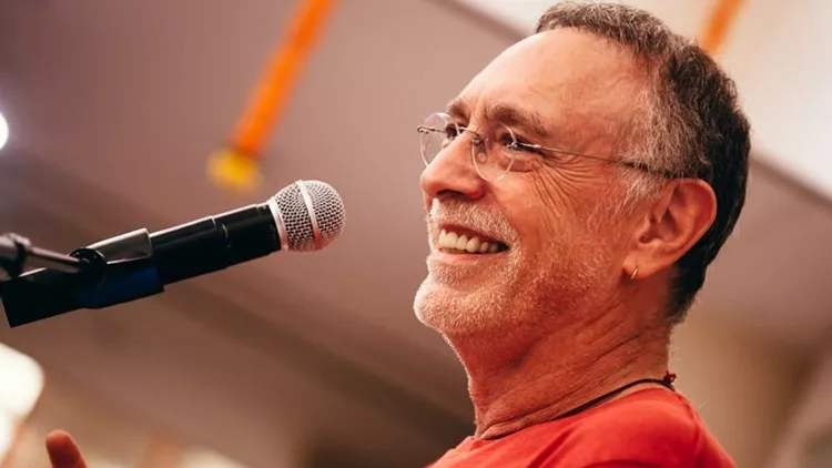Ο «Rockstar της Γιόγκα» Krishna Das έρχεται στην Ελλάδα