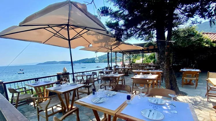 Το S.Pellegrino και το Acqua Panna μάς προτείνουν το "Exantas Bar - Restaurant"