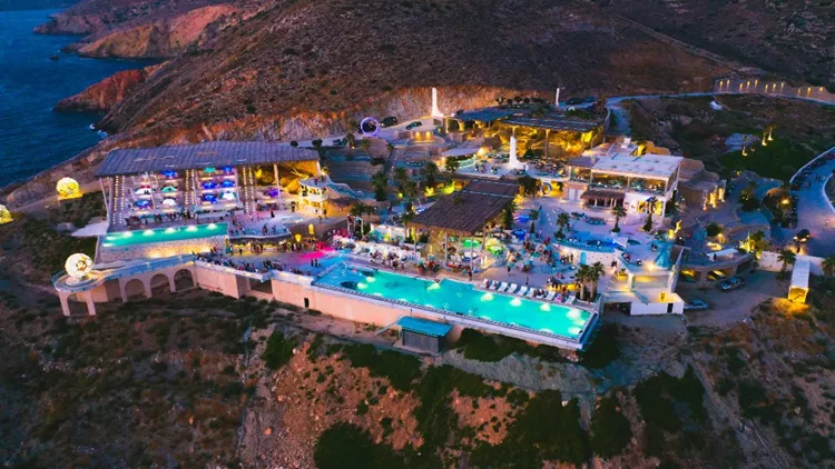 Οι Fideles «χορεύουν» το Pathos