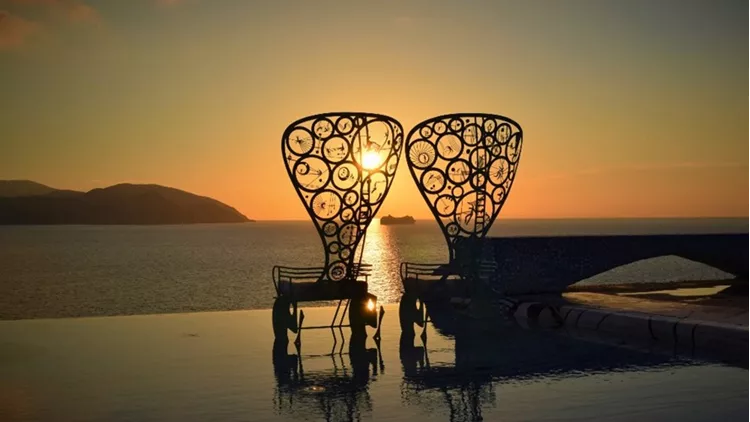 Επόμενος σταθμός: «Pathos» 