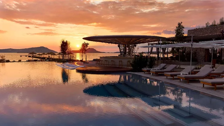 Πρώτη ματιά στο «W Costa Navarino»