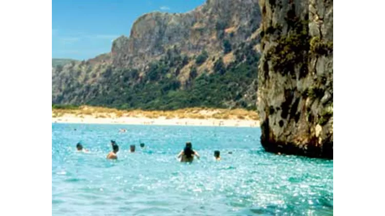 Καρπούζι και παραλία στη Μεσσηνία