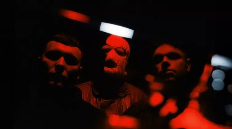 Οι Kneecap (ξανα)έρχονται στην Ελλάδα