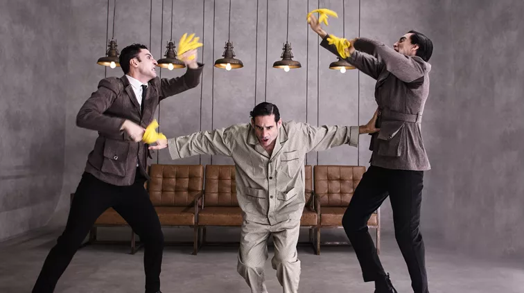 Theater Pick: Στη "Δίκη", ο Άρης Μπινιάρης "ηλεκτρίζει" τον Κάφκα