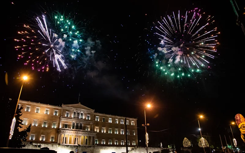 Ο Δήμος Αθηναίων μεταμορφώνει την πόλη σε ένα μαγικό χριστουγεννιάτικο σκηνικό