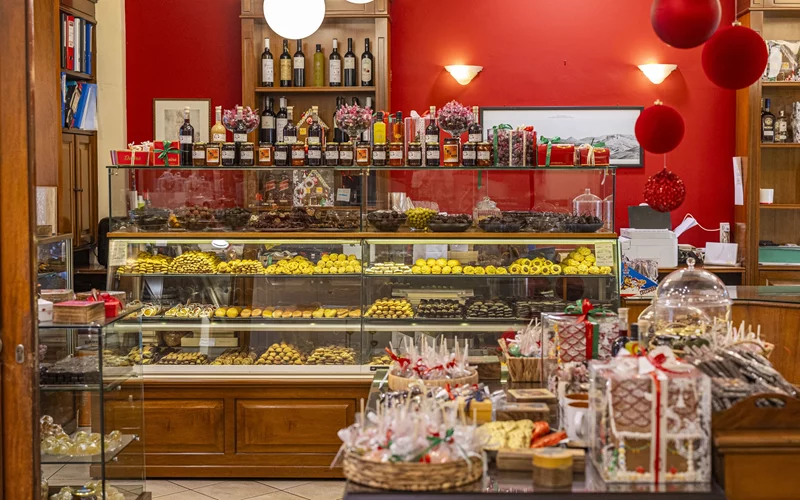 Desire: Η ζαχαροπλαστική της παλιάς αριστοκρατικής Αθήνας ξαναζεί!