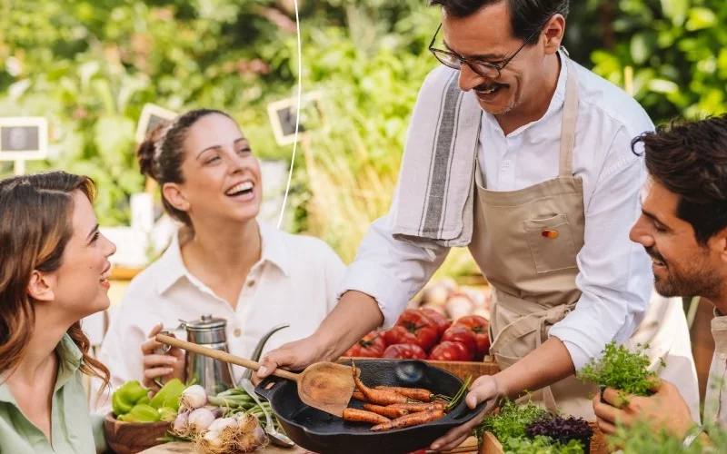 Around the table: Η MasterCard στρώνει γιορτινό τραπέζι