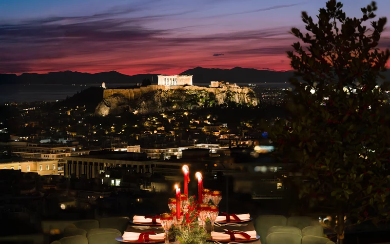 St. George Lycabbetus:  Χριστούγεννα με την ομορφότερη θέα