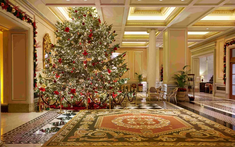 Εορταστικά μενού, απογευματινό τσάι και βραδιές όπερας με την υπογραφή της Μεγάλης Βρεταννίας