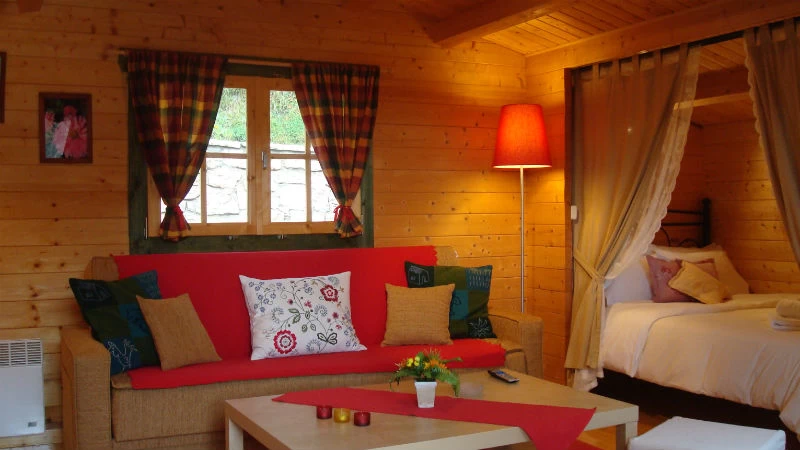 Η ευκαιρία να ζήσετε το δικό σας «Μικρό σπίτι στο λιβάδι» σε ξύλινα σπιτάκια για παρέες - εικόνα 2