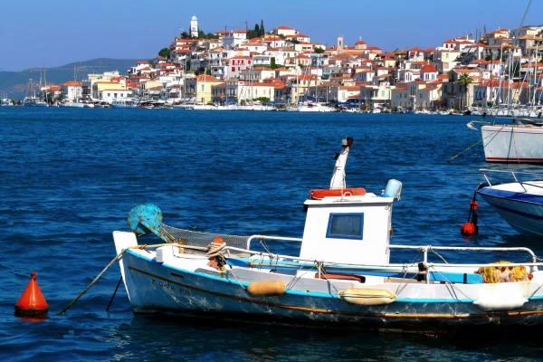 Πρώτα μπάνια στον Πόρο - εικόνα 1