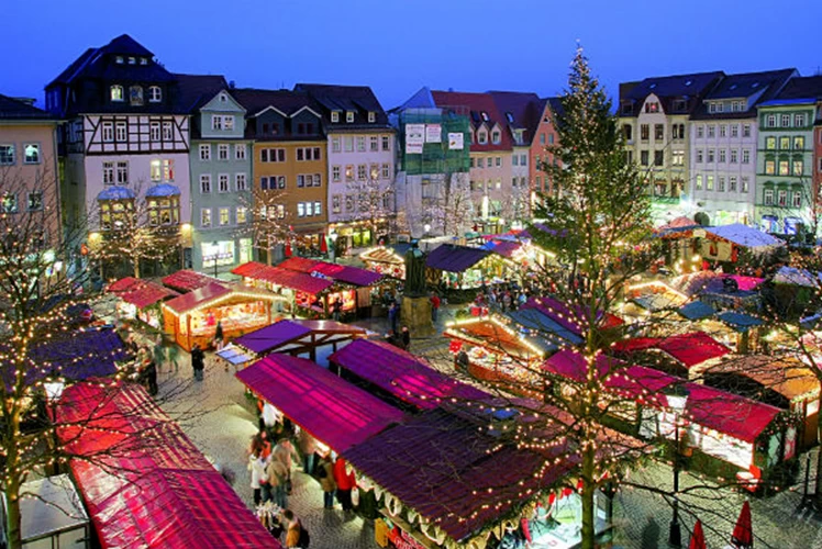 Τα χριστουγεννιάτικα παζάρια ξεφυτρώνουν σε κάθε γειτονιά του Βερολίνου.