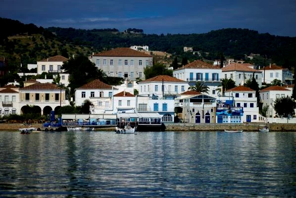 Πάσχα στην Ελλάδα: 10 νησιά με ξεχωριστά έθιμα - εικόνα 4