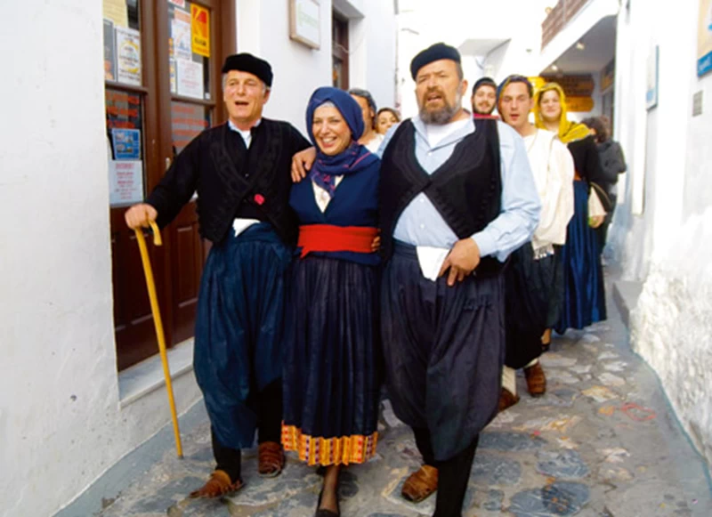 2 νησιώτικα καρναβάλια έξω καρδιά - εικόνα 2