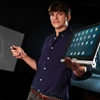 Ashton Kutcher, ο... δοκιμαστής tablet!