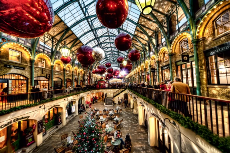 Η αγορά του Covent Garden είναι από τα κλασικά spots για Christmas shopping στο Λονδίνο  