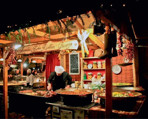 Τοπικές λιχουδιές  στη χριστουγεννιάτικη αγορά της πλατείας Vorosmarty στη  Βουδαπέστη.