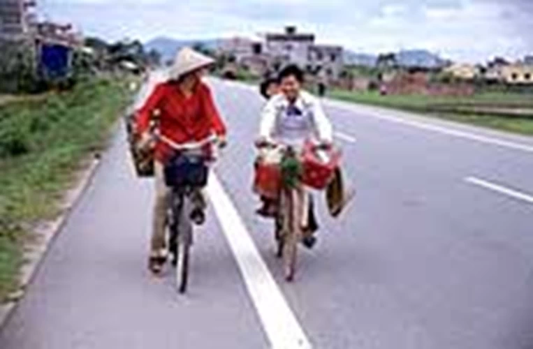 Βόλτες με το ποδήλατο στην εξοχή
