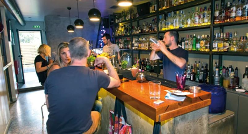 5 κορυφαίοι bartenders προτείνουν τα πιο εξωτικά κοκτέιλ της πόλης - εικόνα 5
