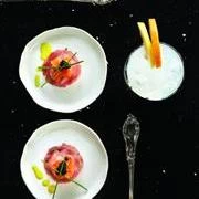 Ραβιόλι από τόνο γεμιστό με σολομό, καβούρι και cajun, με αυγοτάραχο & avruga από τον σεφ Γιάννη Μανίκη