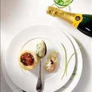 Σαλάτα τόνου με σάλτσα σόγιας σε φωλιά κανταϊφιού 