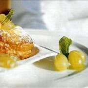 Χλιαρές σφολιάτες με σταφύλια, σαμπαγιονέ με kirsch (Albert Roux)